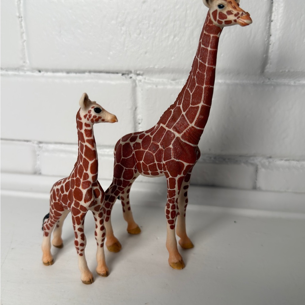 Giraffe Family Action Figure Set